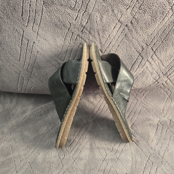 Clarks Sandals Womens Sz 6M Crossover Straps Slides Slip On Shoes  Black. - Picture 3 of 8